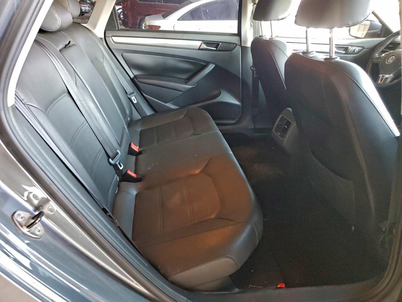 VOLKSWAGEN PASSAT SE