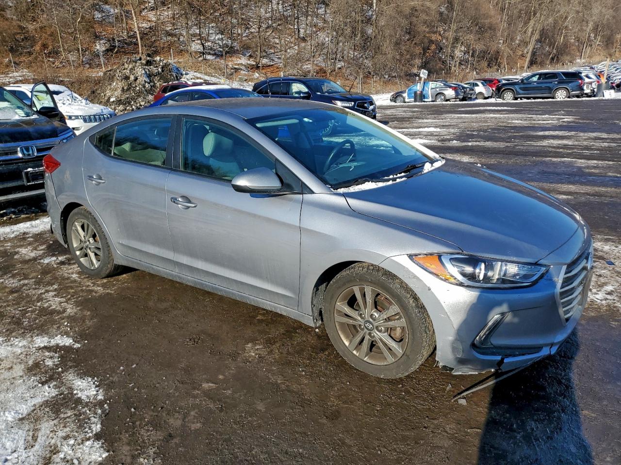 Lot #3317704102 2017 HYUNDAI ELANTRA