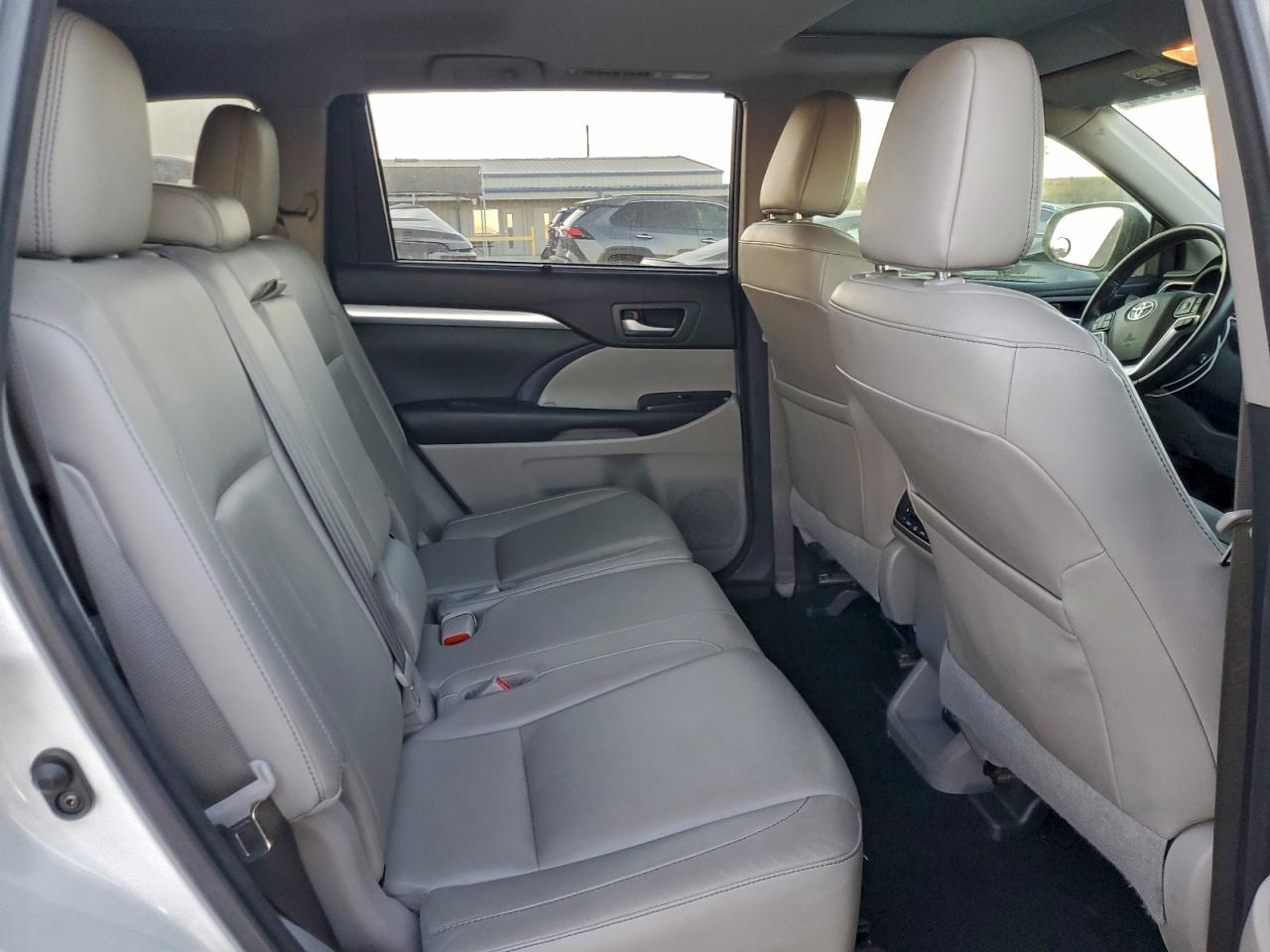 TOYOTA HIGHLANDER SE