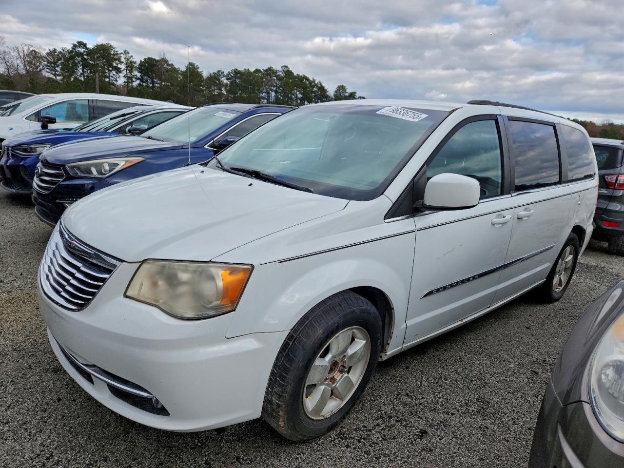 Lot #3310407005 2014 CHRYSLER TOWN & COU