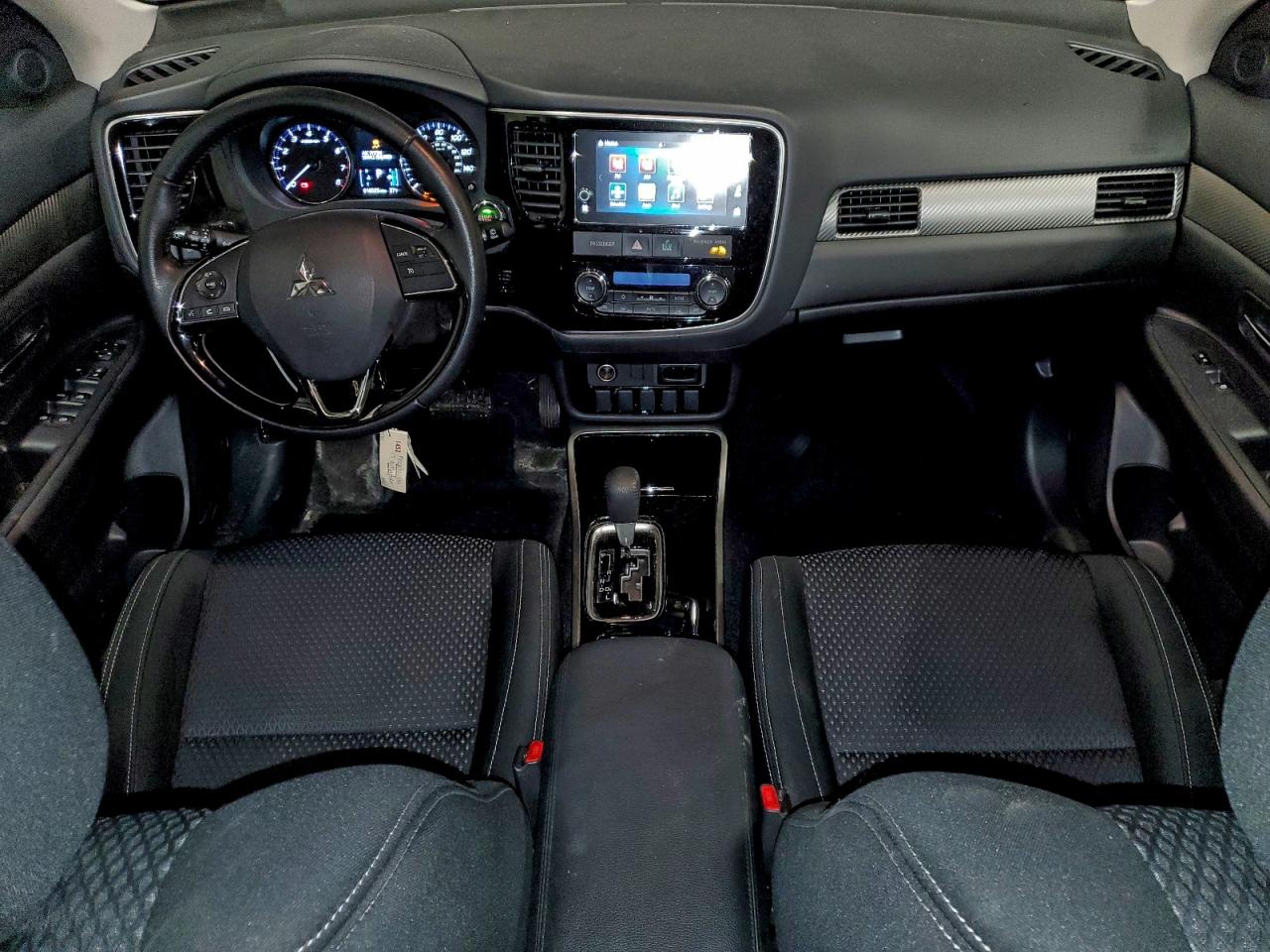 MITSUBISHI OUTLANDER SE