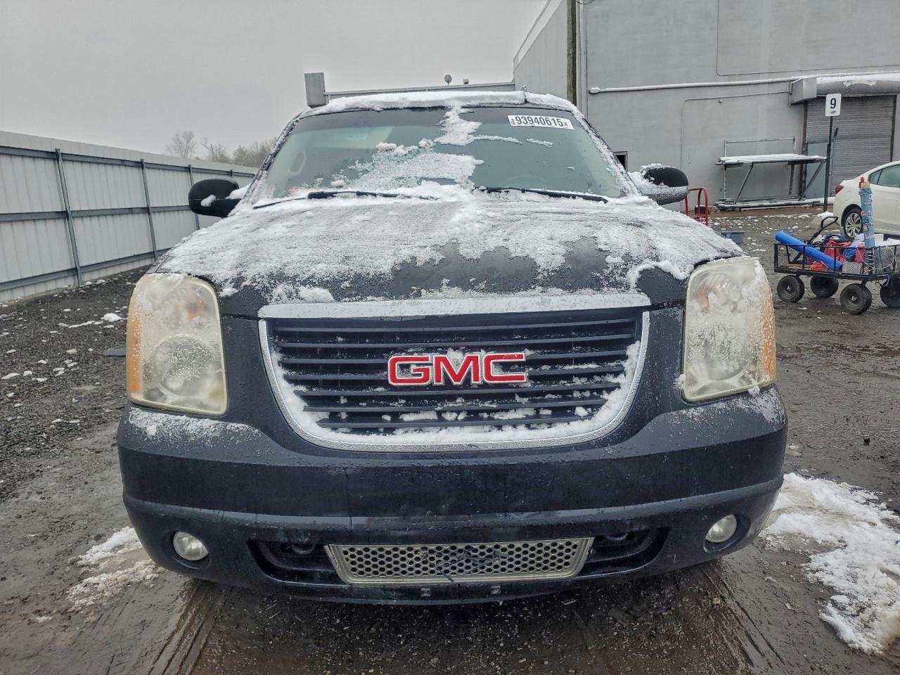 CADILLAC ESCALADE LUXURY