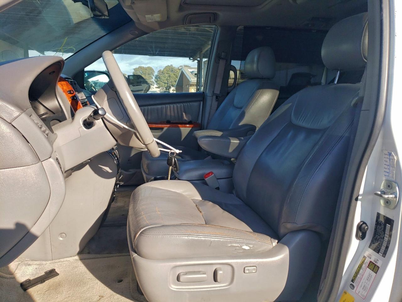 Lot #3310626828 2007 TOYOTA SIENNA XLE