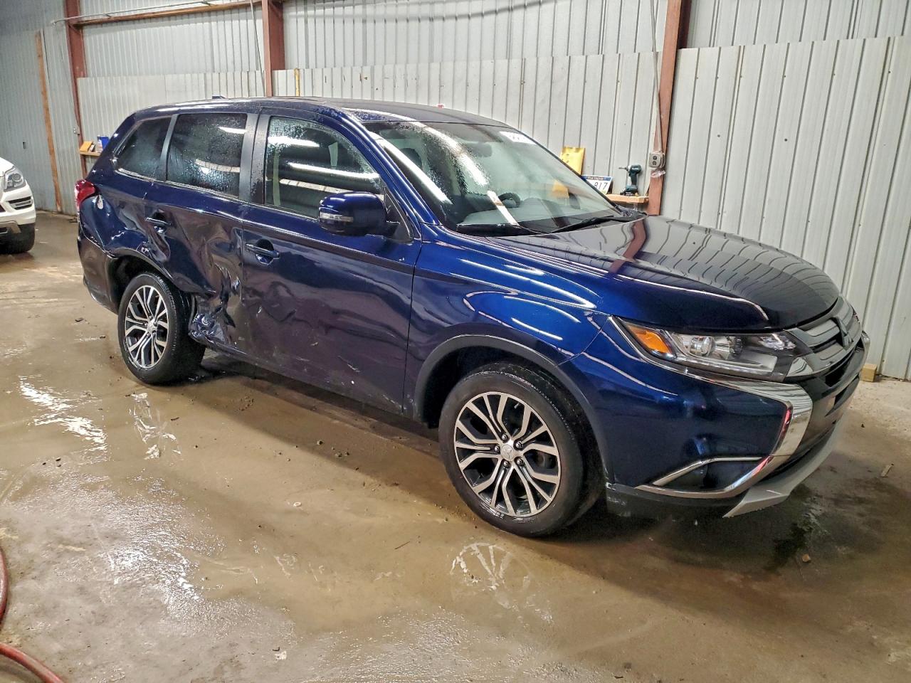 MITSUBISHI OUTLANDER SE