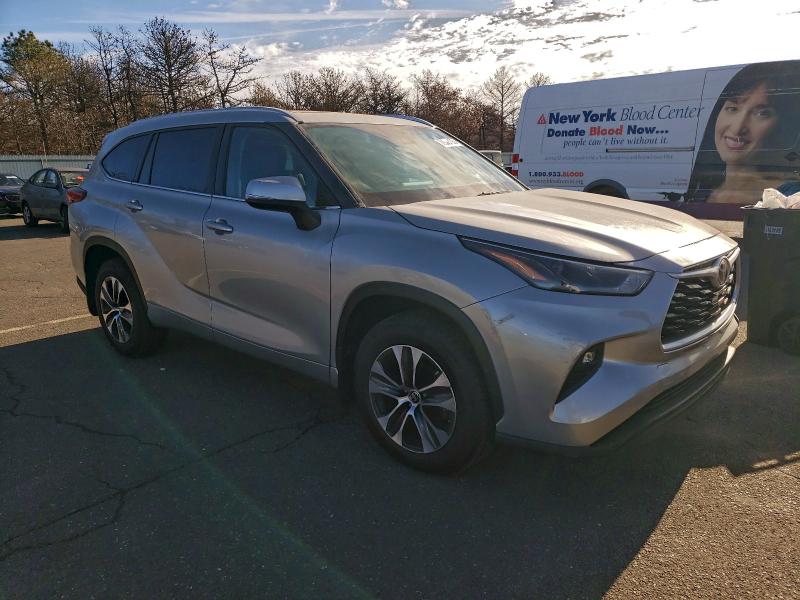 2021 TOYOTA HIGHLANDER XLE #3305304386