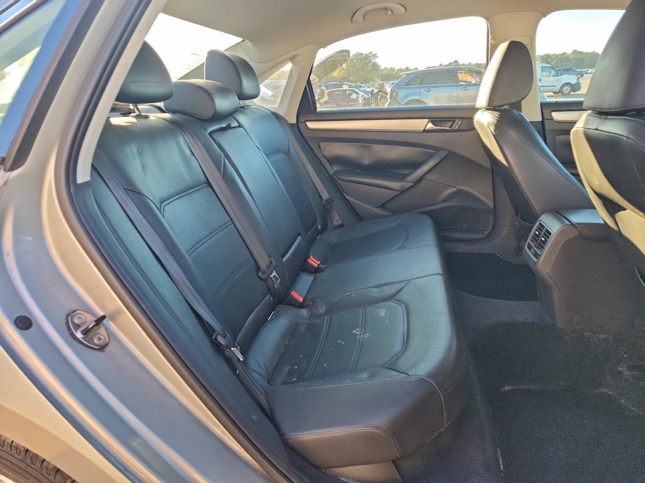 VOLKSWAGEN PASSAT SE