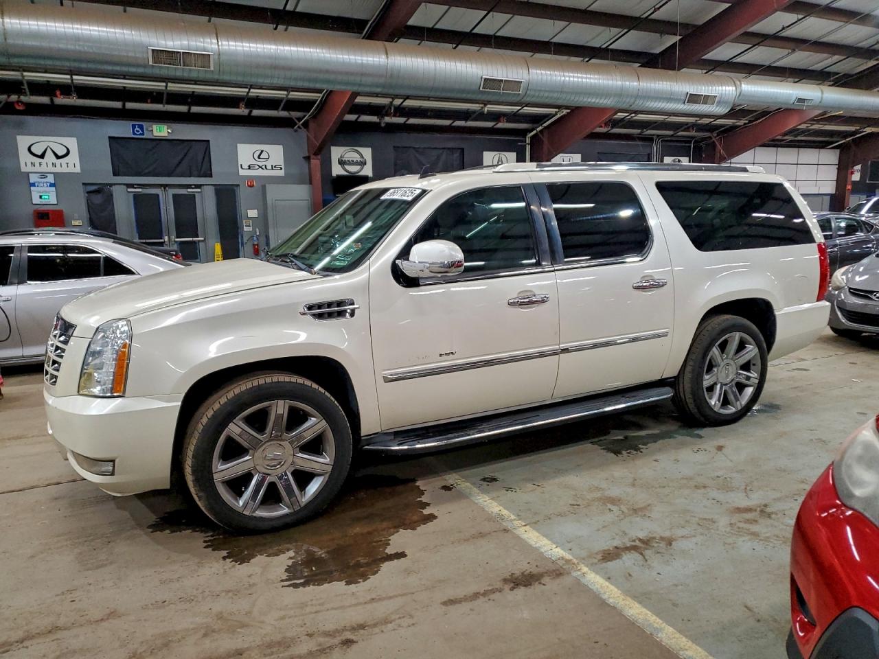 CADILLAC ESCALADE ESV LUXURY