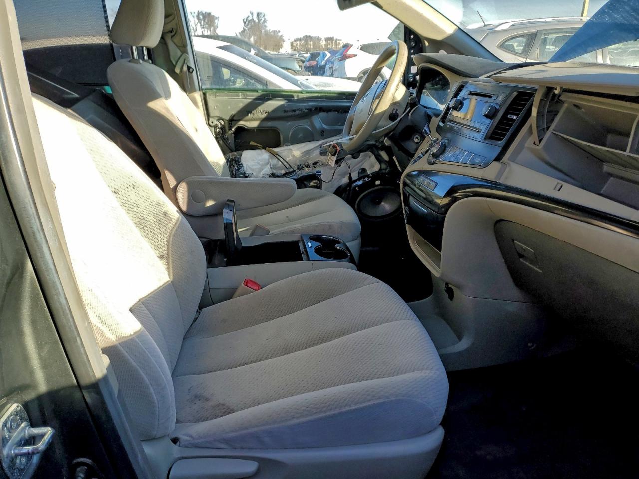 Lot #3315918123 2014 TOYOTA SIENNA LE