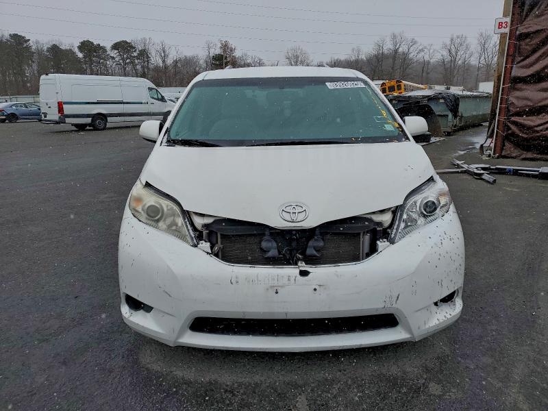 2017 TOYOTA SIENNA LE #3305340321