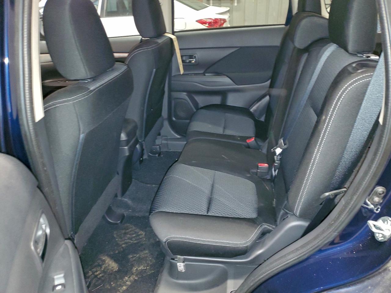 MITSUBISHI OUTLANDER SE