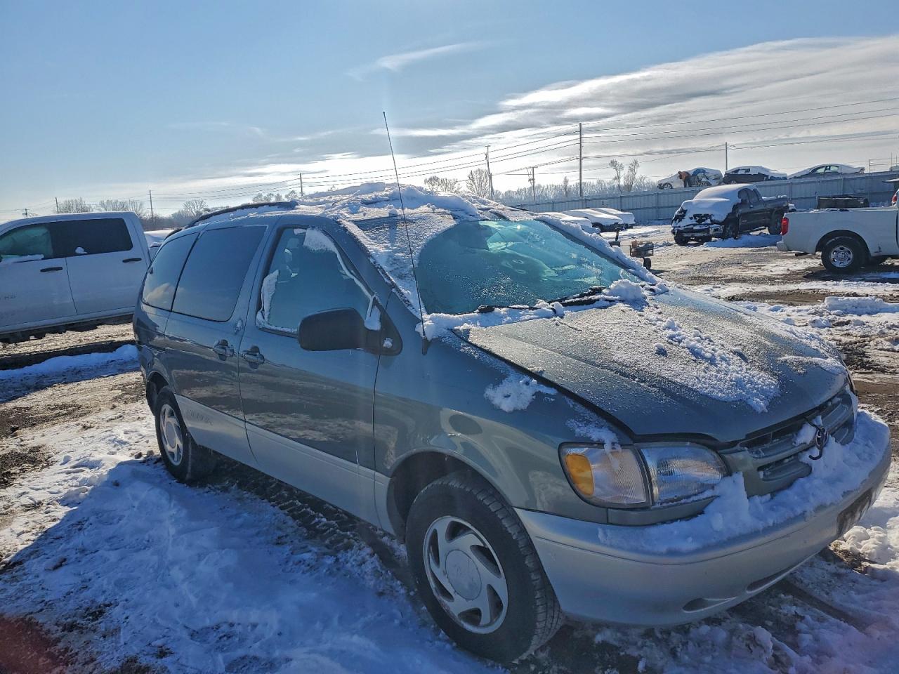 Lot #3303600936 1999 TOYOTA SIENNA LE