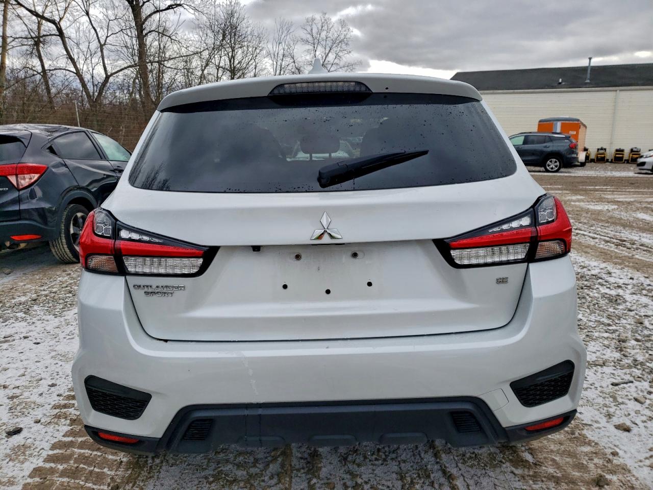 MITSUBISHI OUTLANDER SE