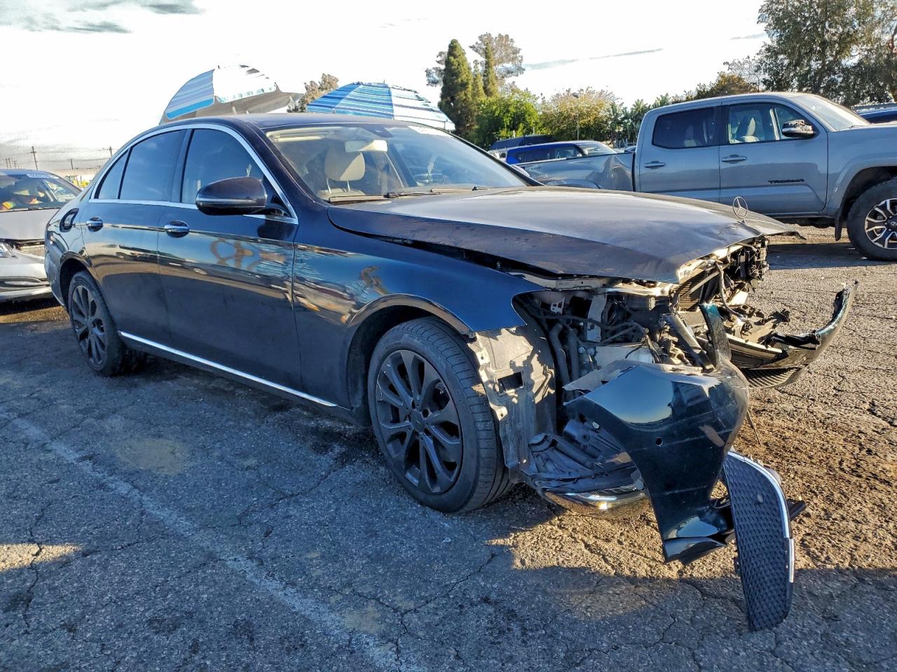 MERCEDES-BENZ E-CLASS 300