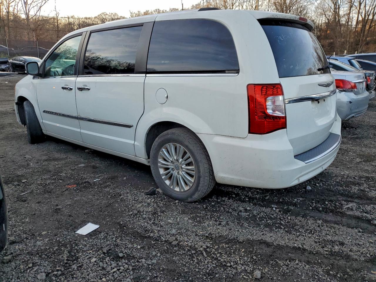 CHRYSLER TOWN & COUNTRY LIMITED