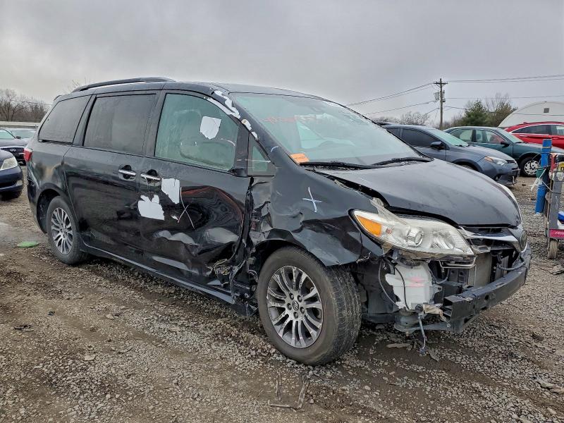 2019 TOYOTA SIENNA XLE #3305355329