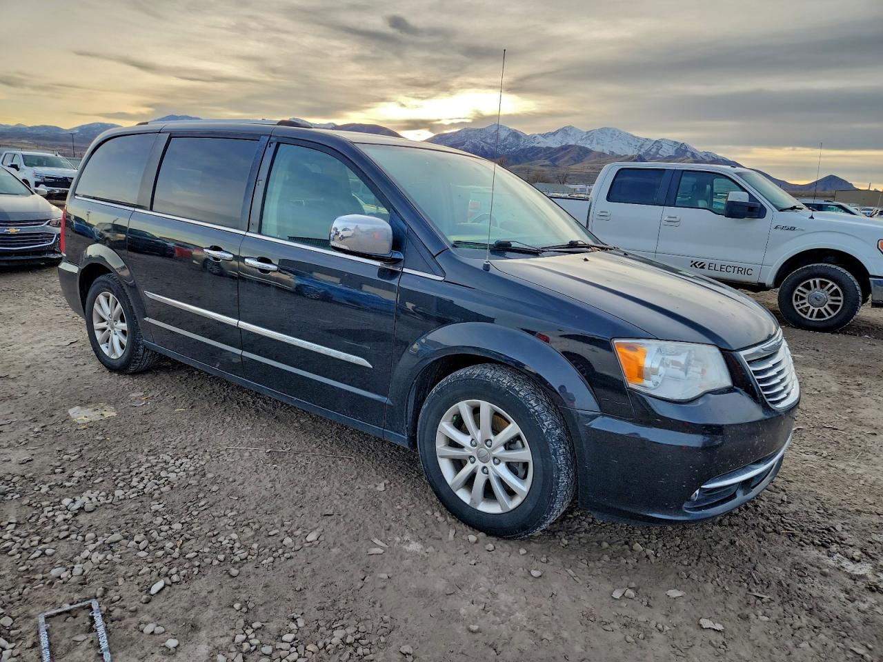 Lot #3309624057 2015 CHRYSLER TOWN & COU