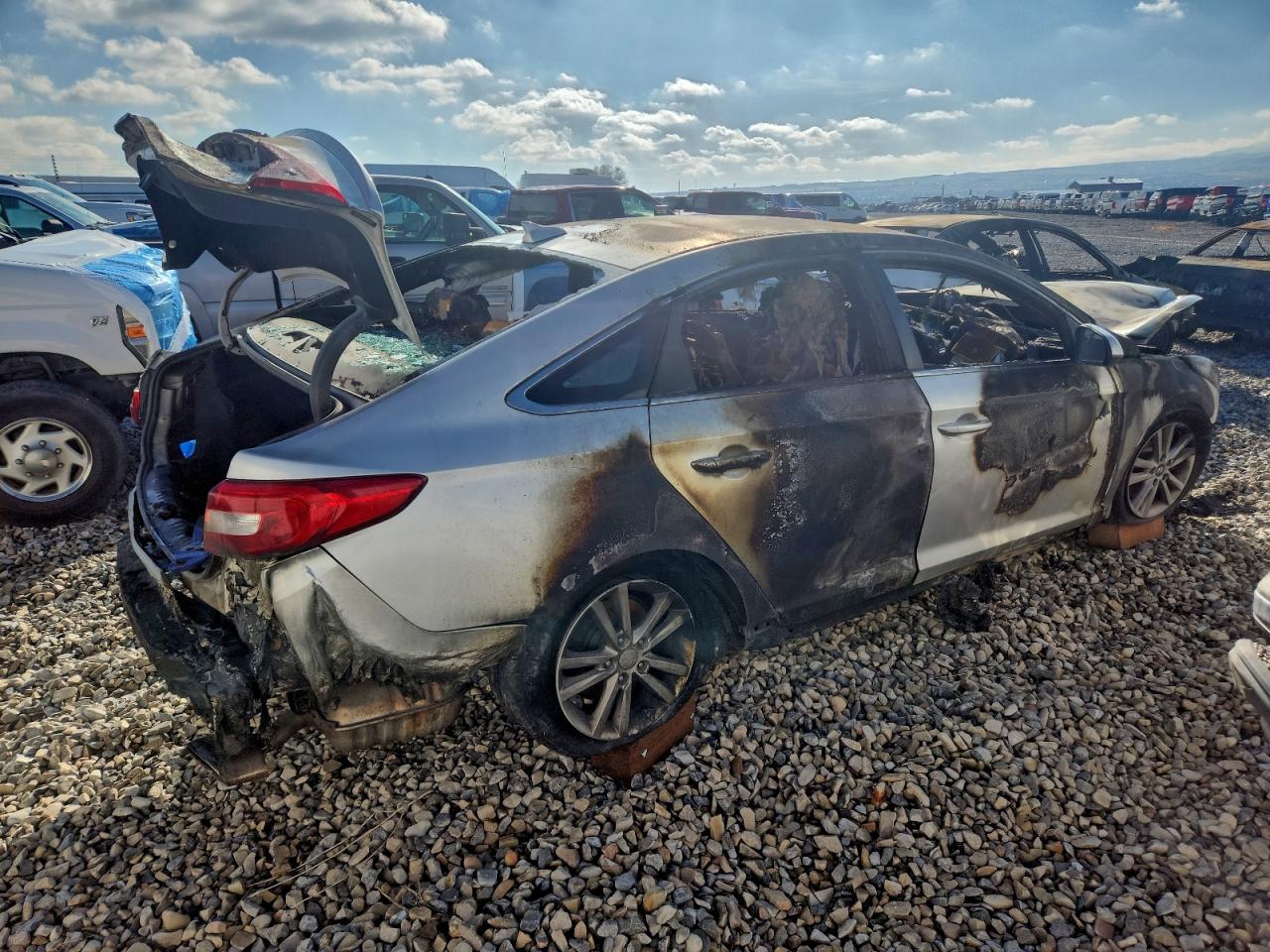 Lot #3318989315 2017 HYUNDAI SONATA SE