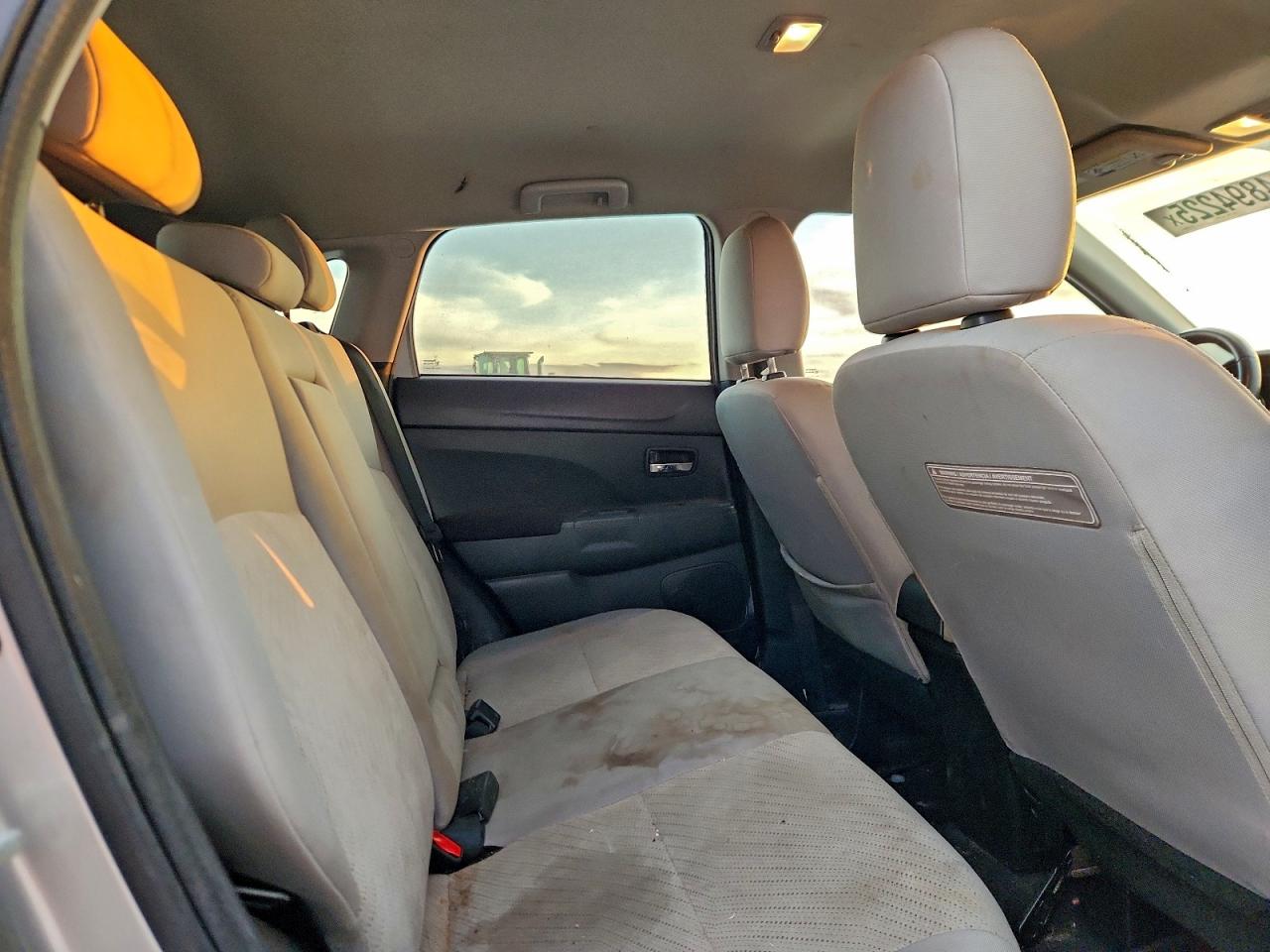 MITSUBISHI OUTLANDER SE