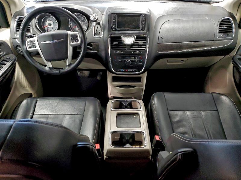 2016 CHRYSLER TOWN & COU #3318985940