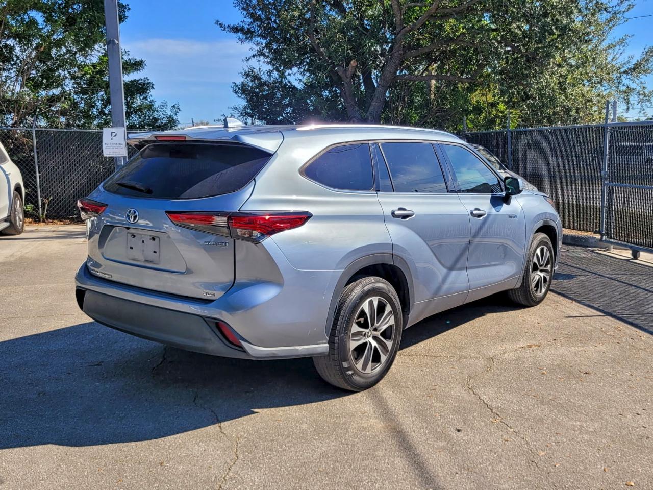 TOYOTA HIGHLANDER HYBRID XLE