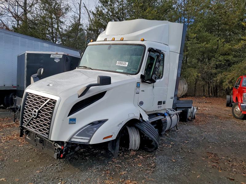 2023 VOLVO VN VNL #3310650732