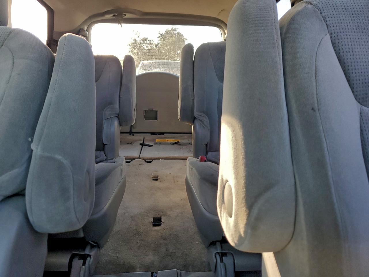 Lot #3318017482 2005 TOYOTA SIENNA CE