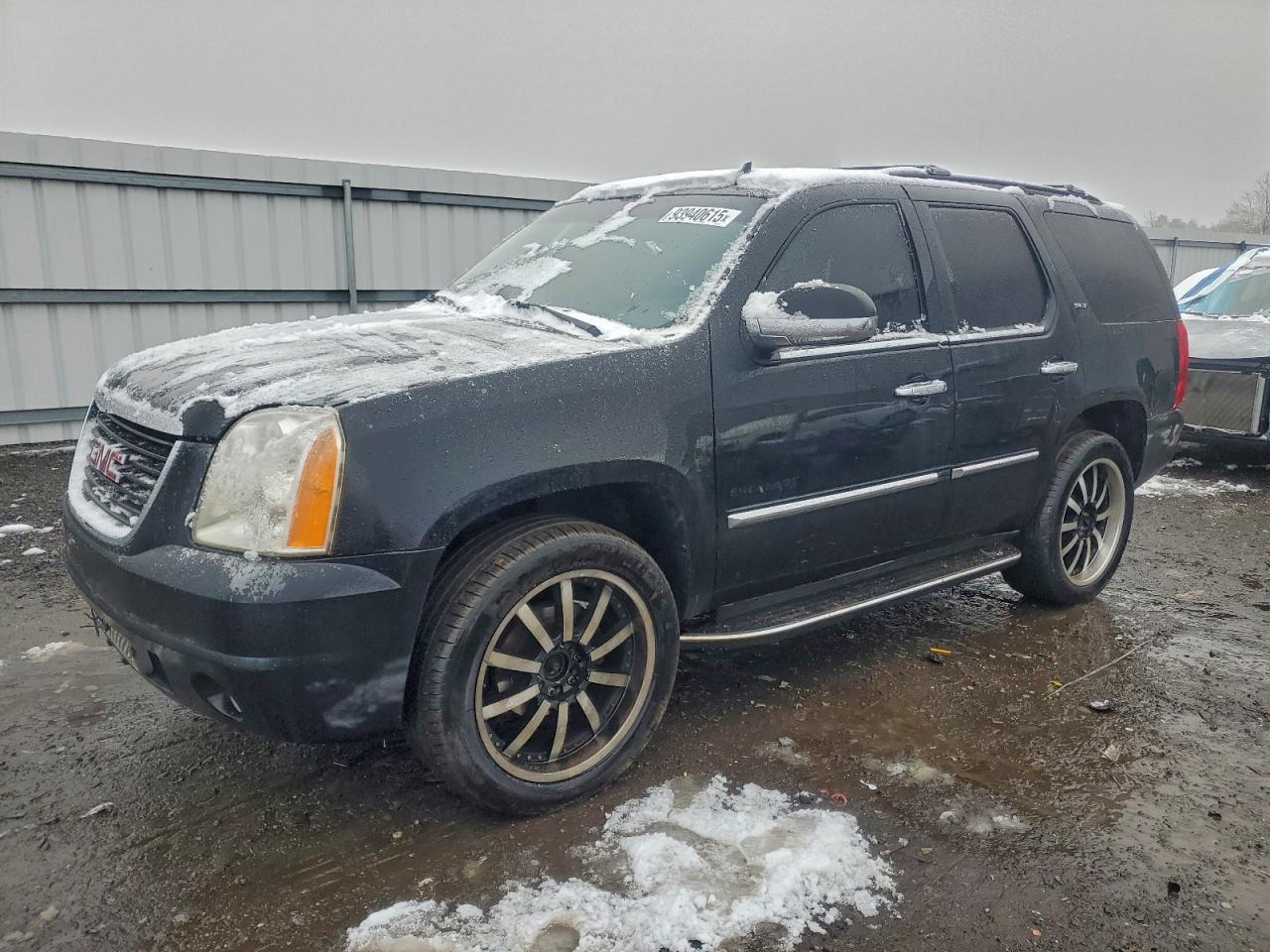 CADILLAC ESCALADE LUXURY