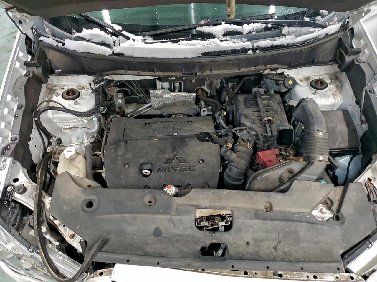 MITSUBISHI OUTLANDER SE