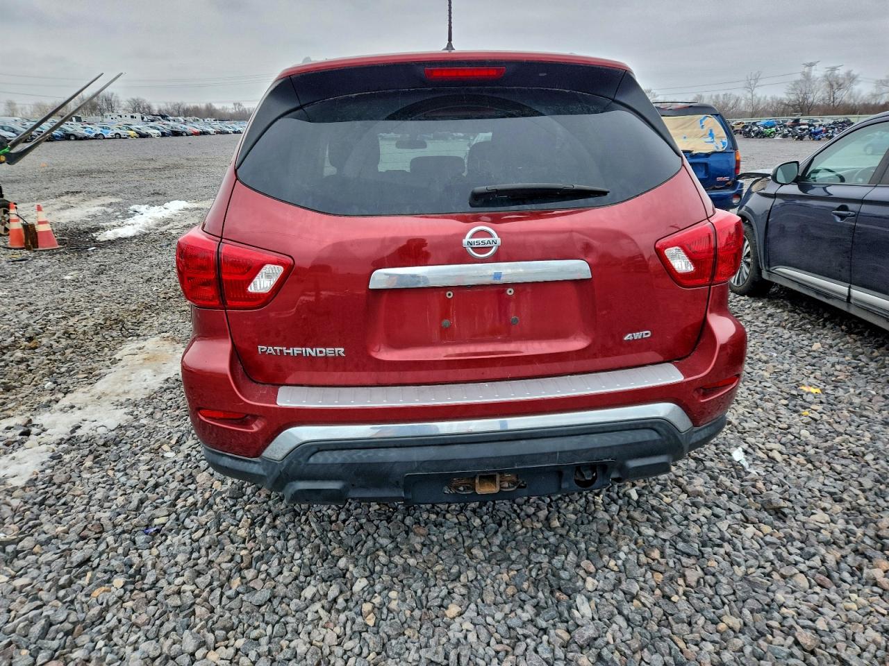 Lot #3311483234 2017 NISSAN PATHFINDER