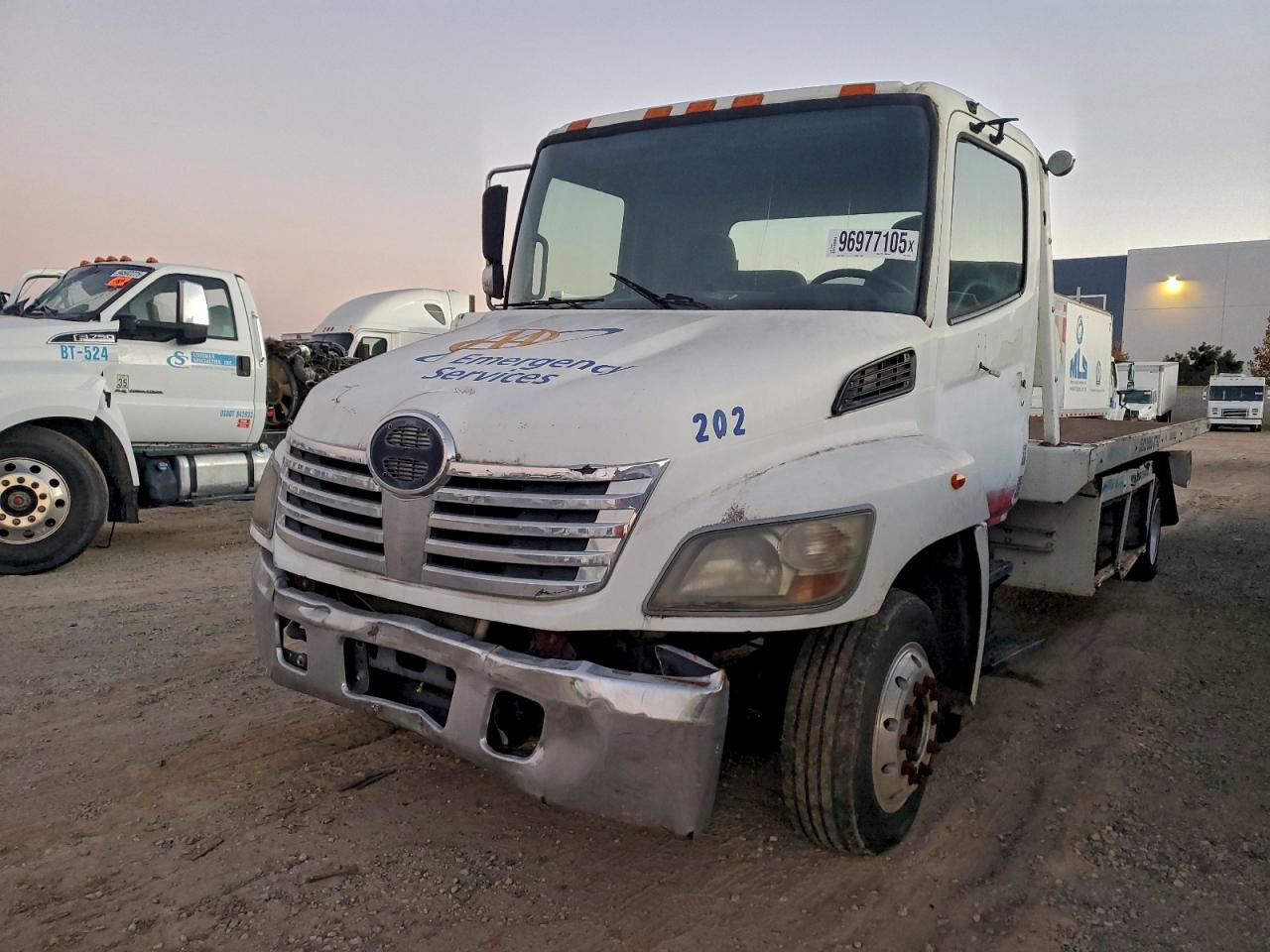 Lot #3312736193 2010 HINO 258/268