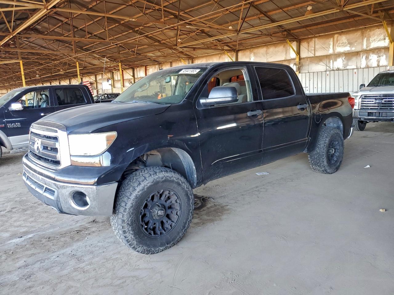TOYOTA TUNDRA CREWMAX SR5