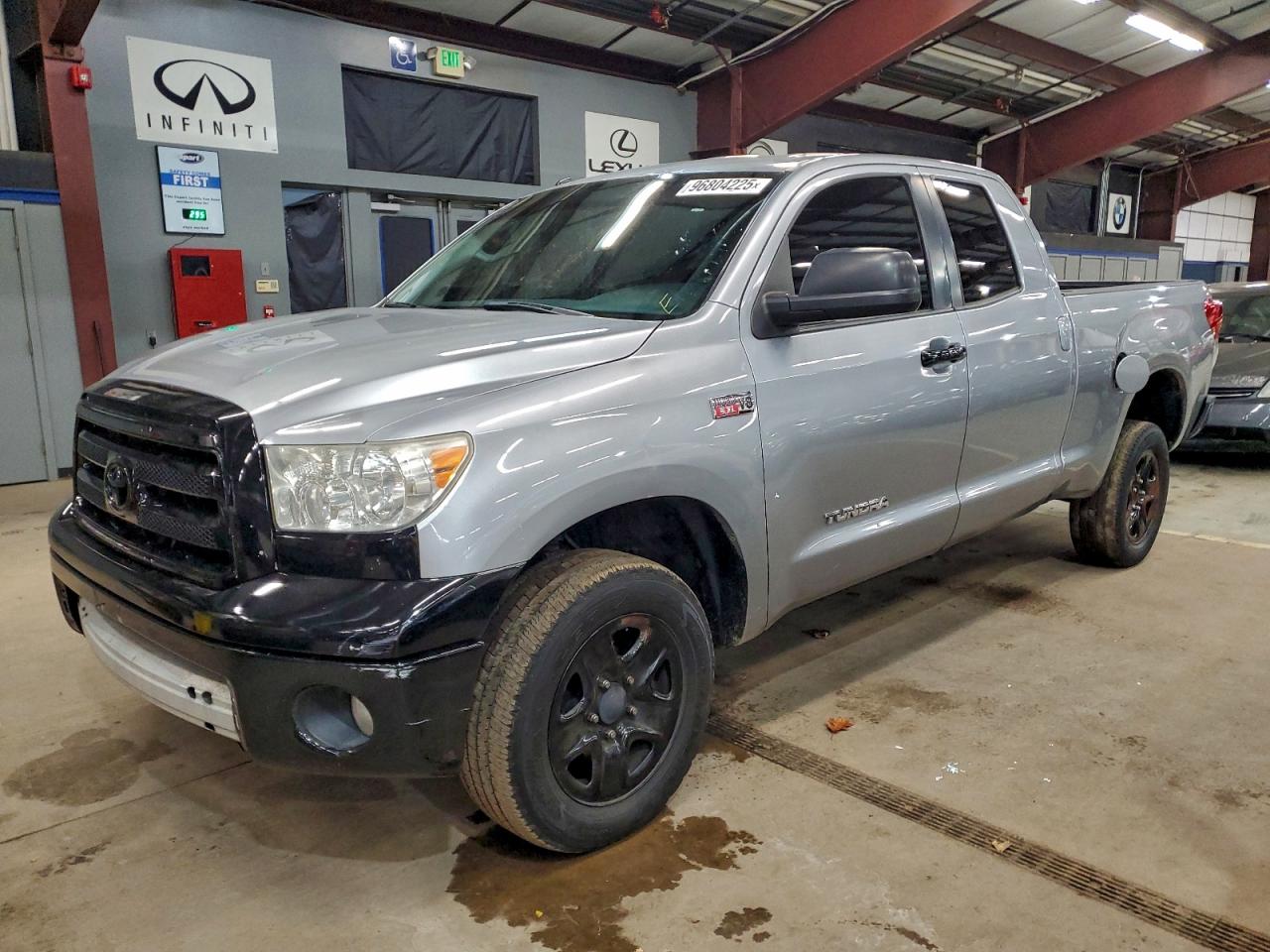 TOYOTA TUNDRA DOUBLE CAB SR5