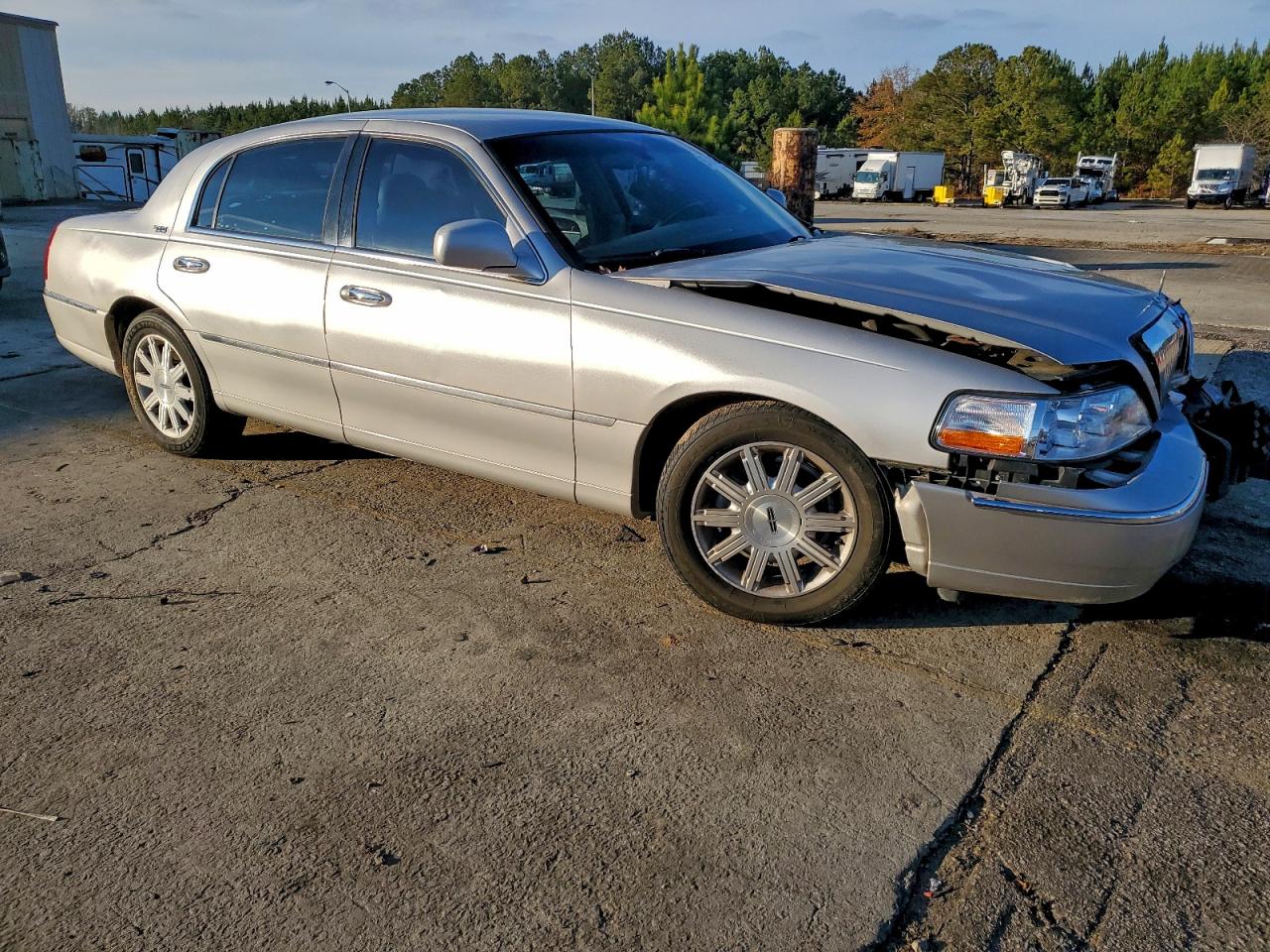LINCOLN TOWN CAR SIGNATURE LIMITED