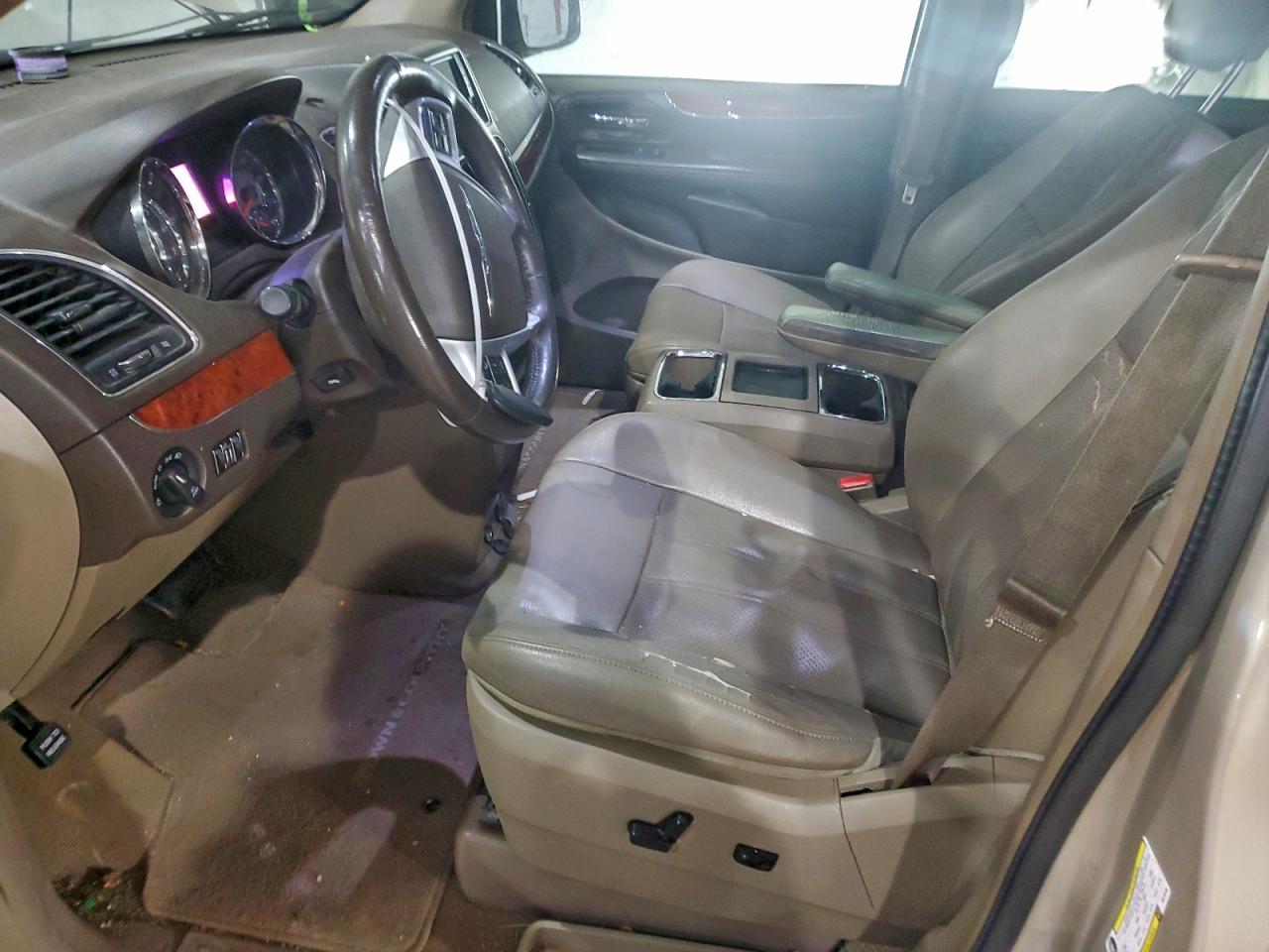 CHRYSLER TOWN & COUNTRY TOURING L
