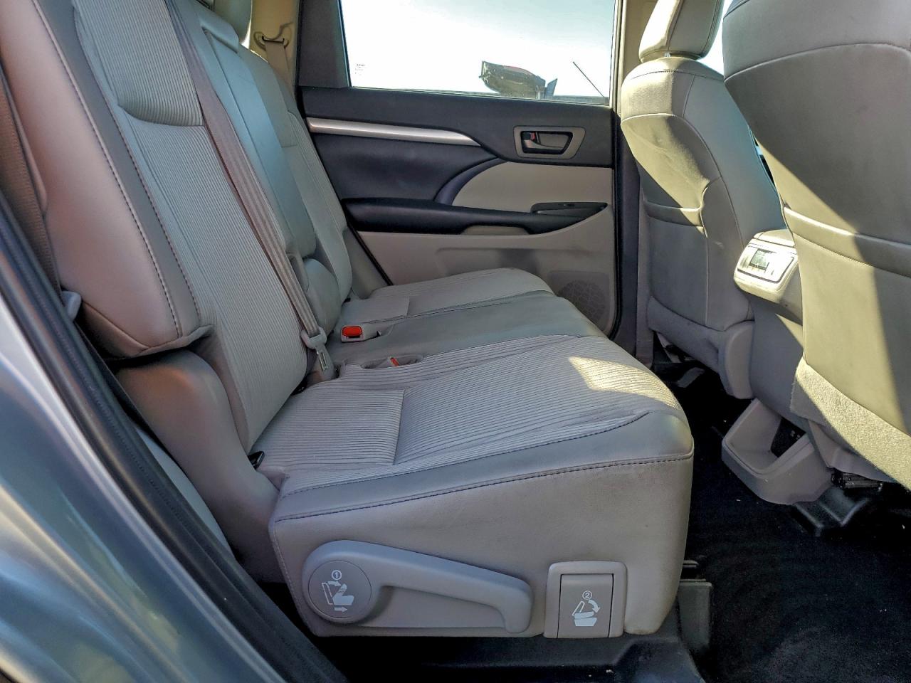 TOYOTA HIGHLANDER LE