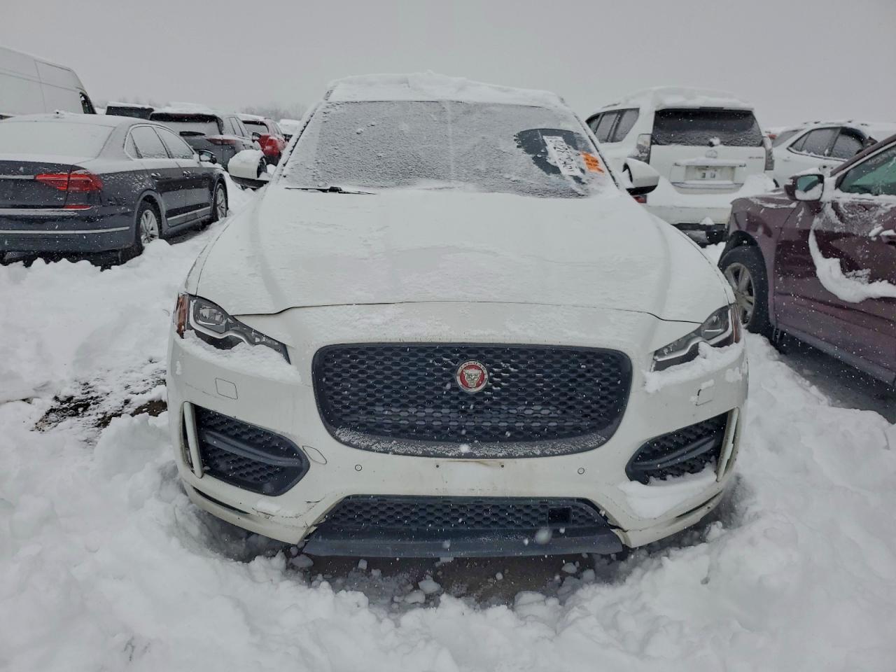 JAGUAR F-PACE R - SPORT