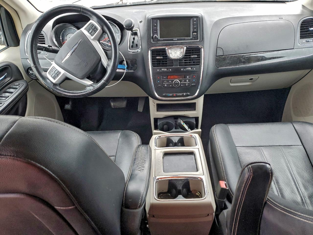 Lot #3308244193 2016 CHRYSLER TOWN & COU