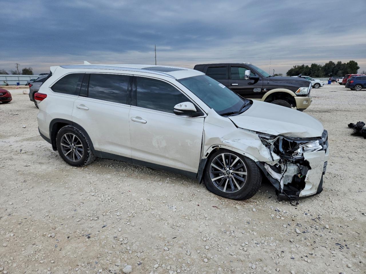 TOYOTA HIGHLANDER SE