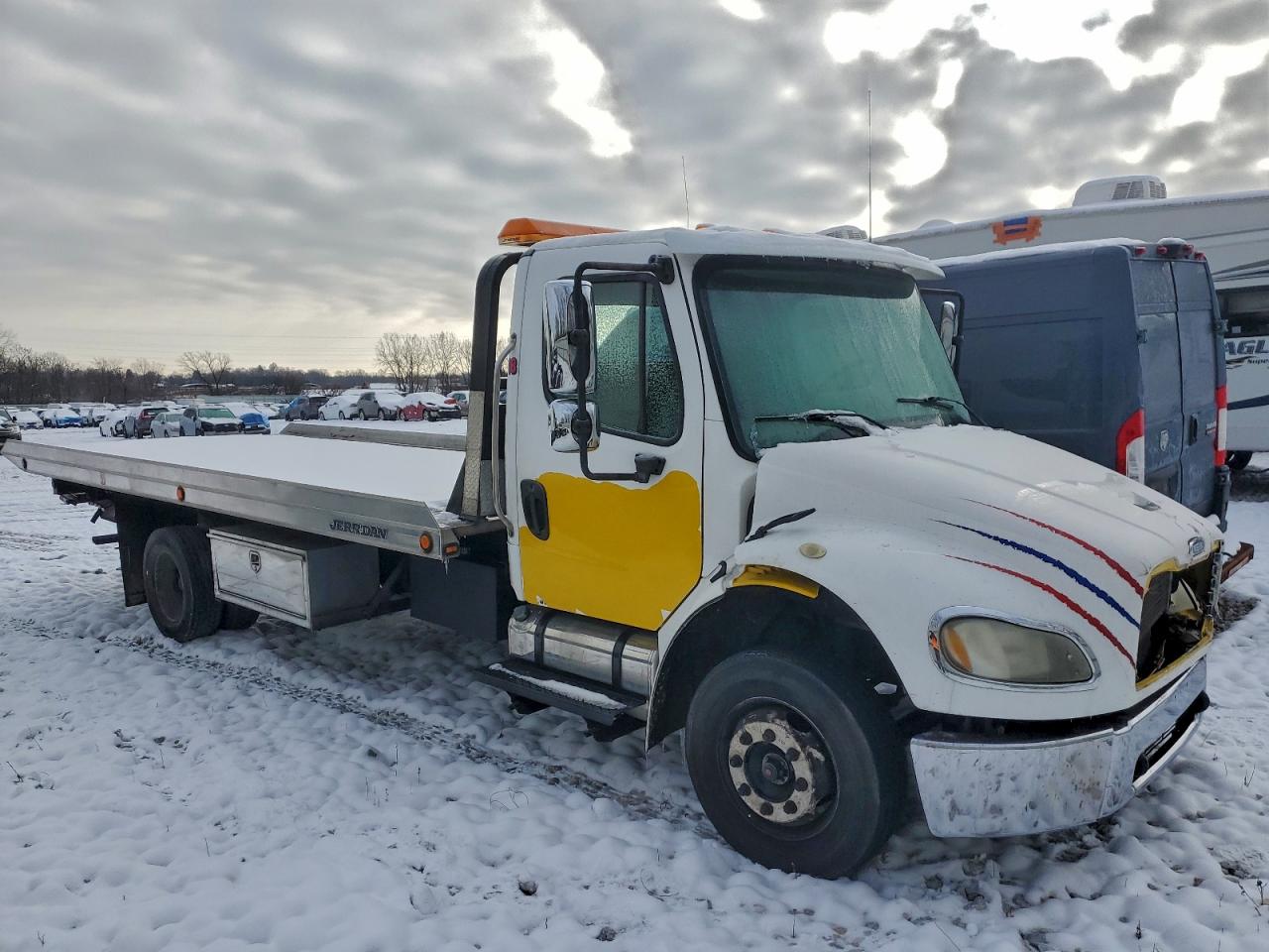 Lot #3309640151 2007 FREIGHTLINER M2 106 MED