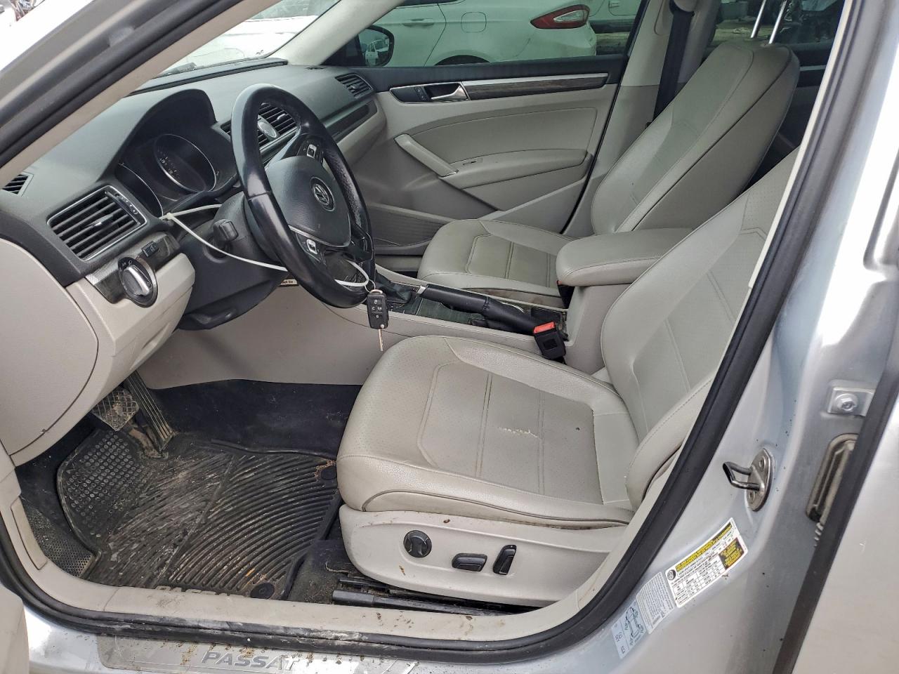 VOLKSWAGEN PASSAT SE