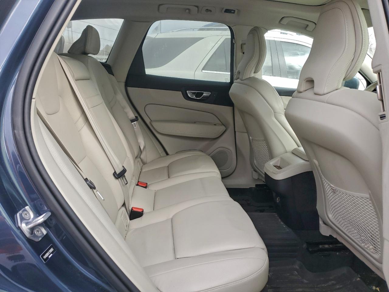 VOLVO XC60 T5 MOMENTUM