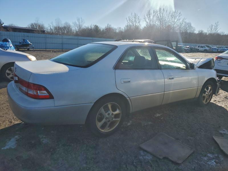 2001 LEXUS ES 300 #3318998379