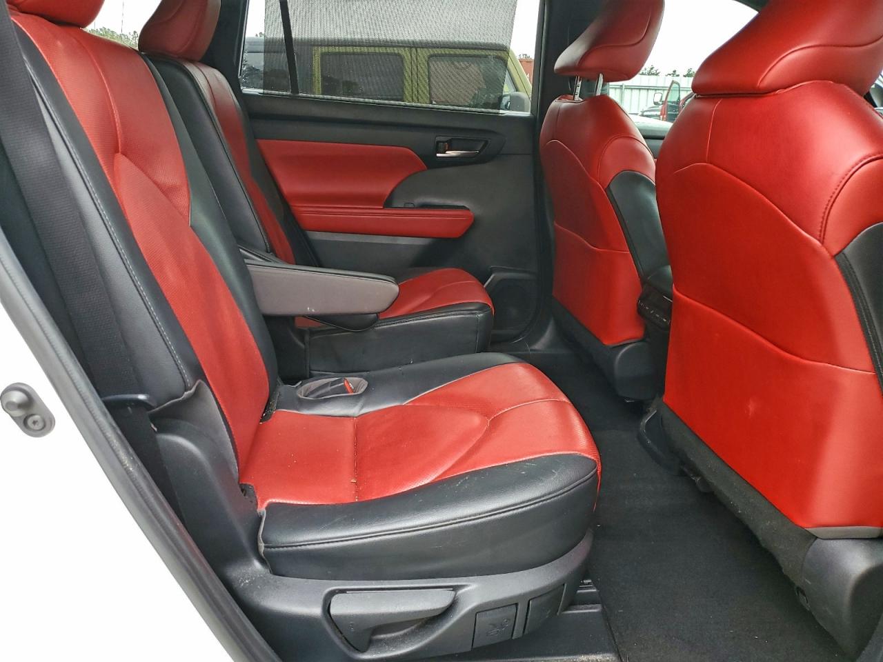 Lot #3304612442 2023 TOYOTA HIGHLANDER