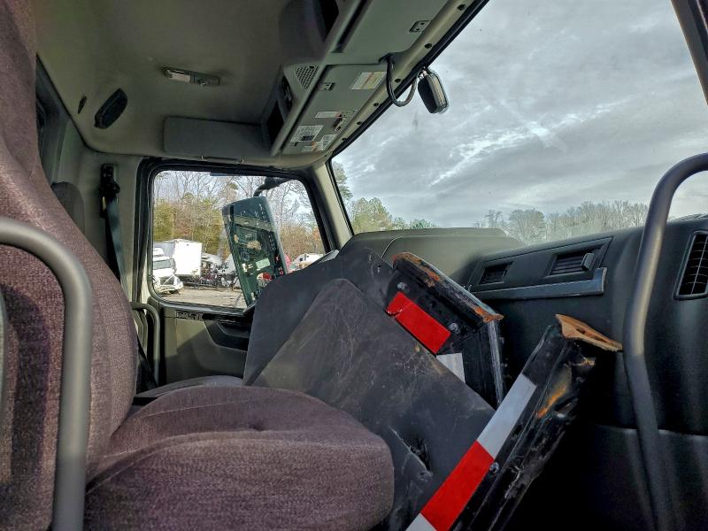 2023 VOLVO VN VNL #3310650732