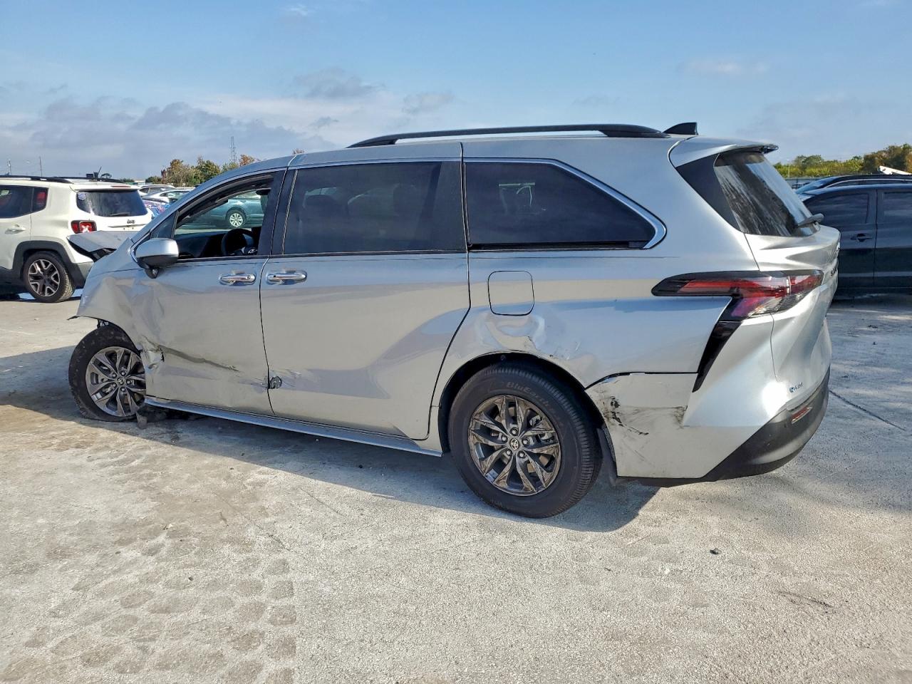 TOYOTA SIENNA XLE