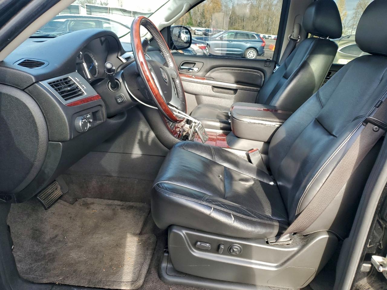 CADILLAC ESCALADE PREMIUM