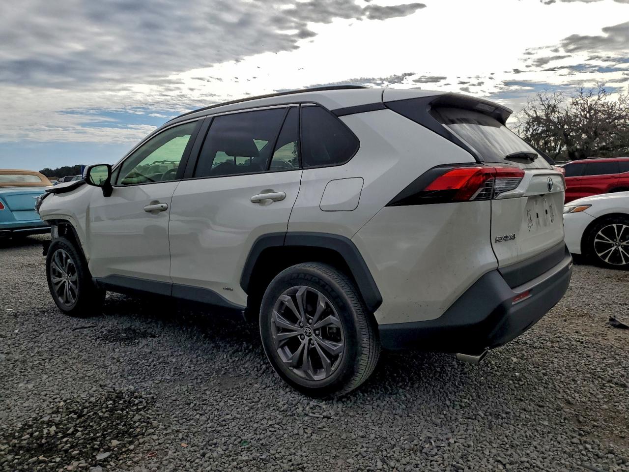 TOYOTA RAV4 XLE PREMIUM
