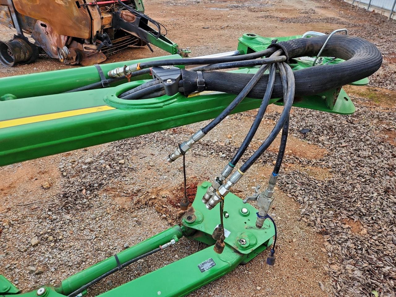 Lot #3311453253 2022 JOHN DEERE 520M