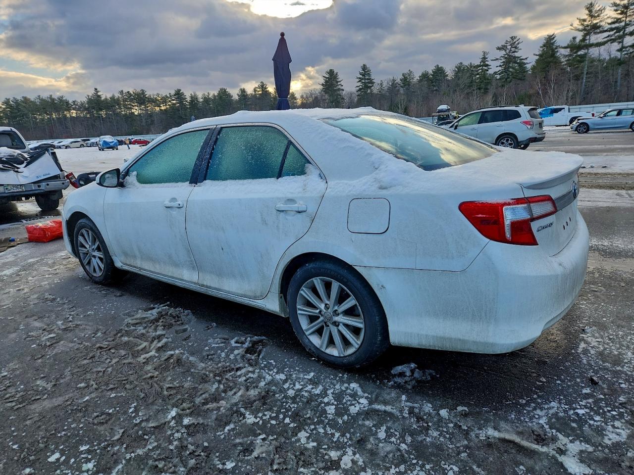TOYOTA CAMRY BASE