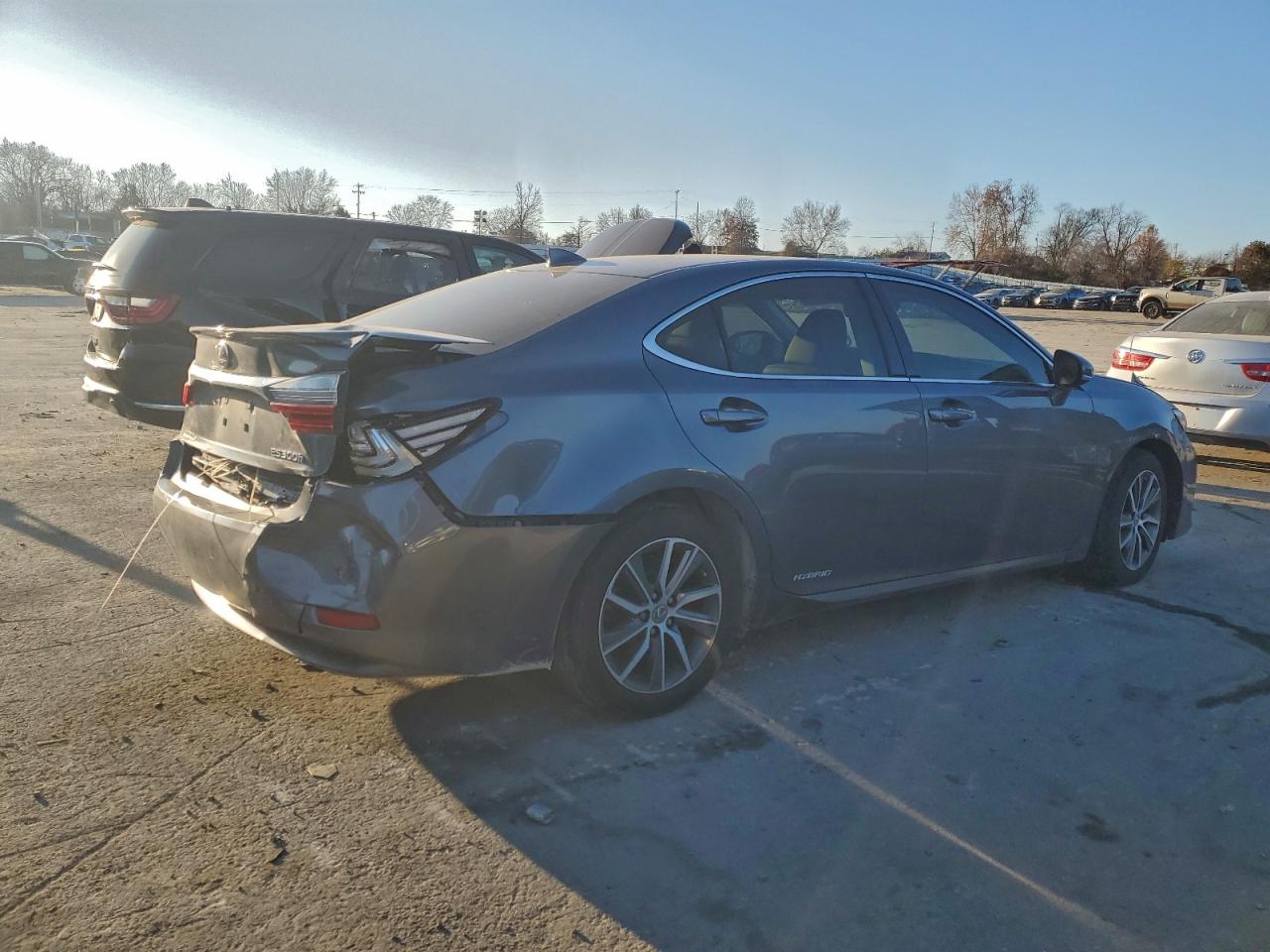 Lexus Es 300h Image 3